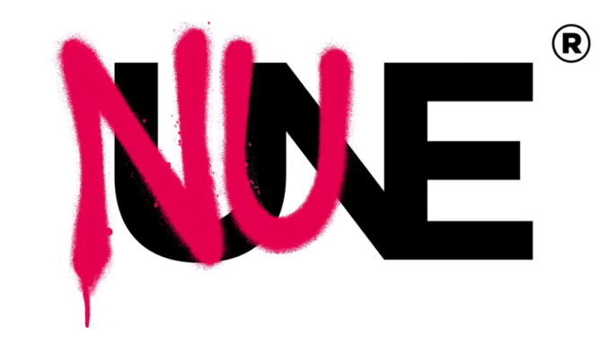 une